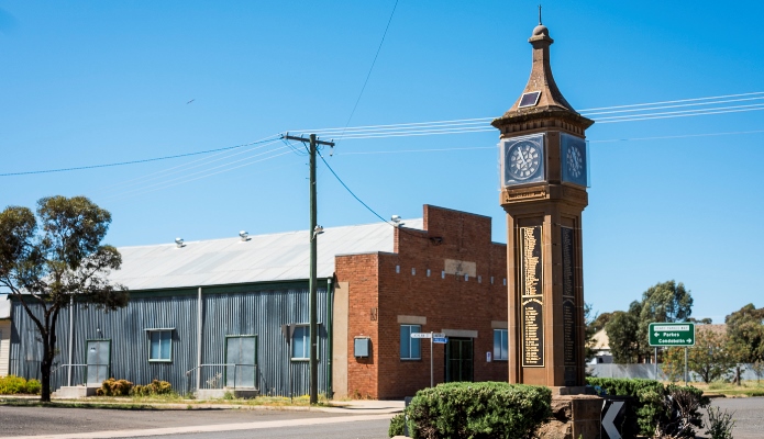Image of Memorial Hall and Cenotaph at Bogan Gate NSW